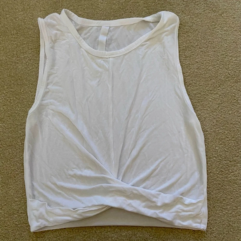 ALO Yoga Cover Twisted front Women's White tank size S, missing tag